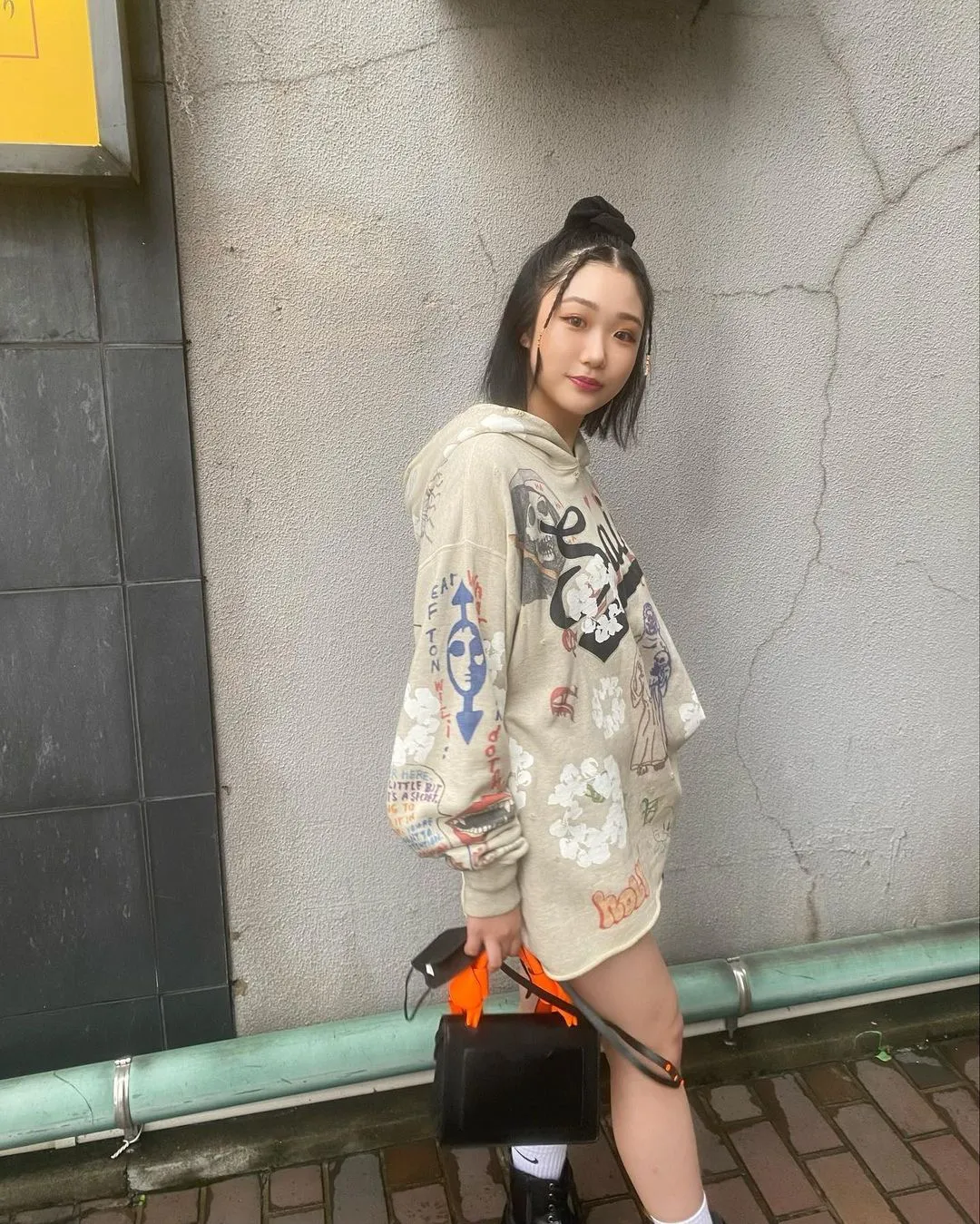 DENIM TEARS × ©SAINT M×××××× "SAINT TEARS" Graffiti Hoodie Joint Model Cotton Graffiti Hoodie Fully Printed Washed Distressed Holes Vintage Sweatshirt Gray S-XL Super Heavy Duty! The whole piece is printed with 35 screens and counterpoint printing!